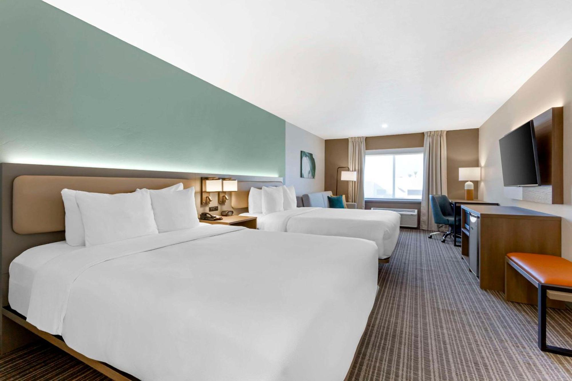 Queen Suite Two Queen Beds Non-Smoking
