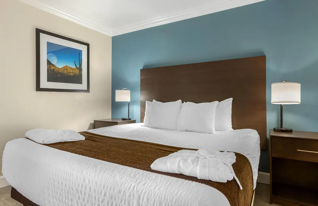 Best Western Innsuites Tucson Foothills Hotel & Suites-1