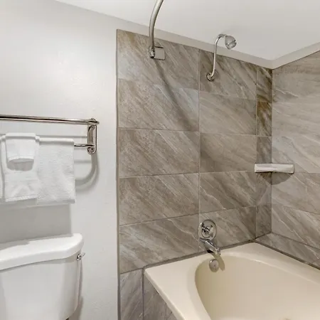 Best Western Innsuites Tucson Foothills Hotel & Suites-2